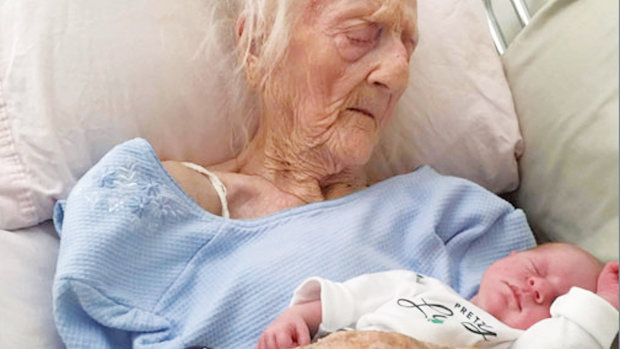 Очень поздние роды: женщина родила ребенка в 101 год